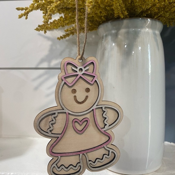 LASER ENGRAVED HANDS PAINTED GINGERBREAD ORNAMENTS 🎄 - Picture 4 of 4